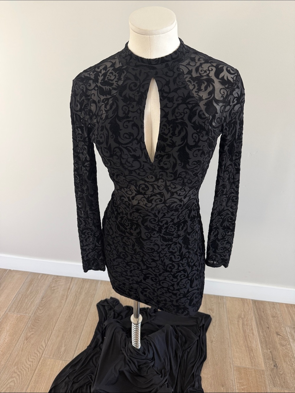 Windsor Black Flocked Lace Long-Sleeve Keyhole Bodycon Mini Dress
